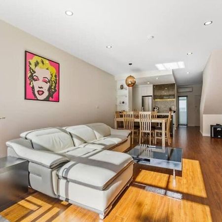 Sleek Modern Pad Next To Spark Arena Free Parking Окленд Экстерьер фото