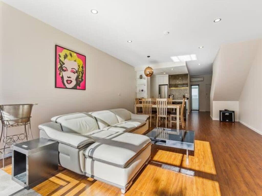 Sleek Modern Pad Next To Spark Arena Free Parking Окленд Экстерьер фото