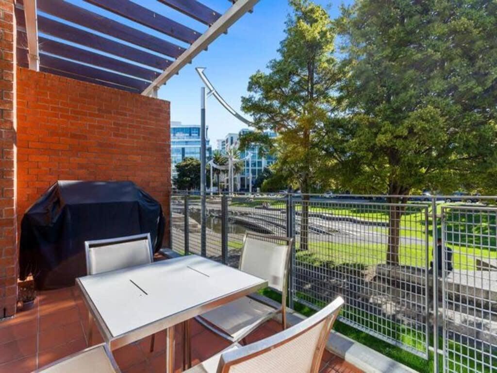 Sleek Modern Pad Next To Spark Arena Free Parking Окленд Экстерьер фото